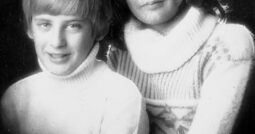 Meine Schwester Tina und ich in jungen Jahren